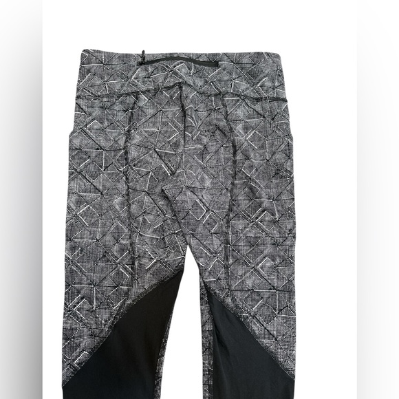 Lululemon Pace Rival Crop (22") leggings Size 6 Black/White Pattern - Picture 6 of 9